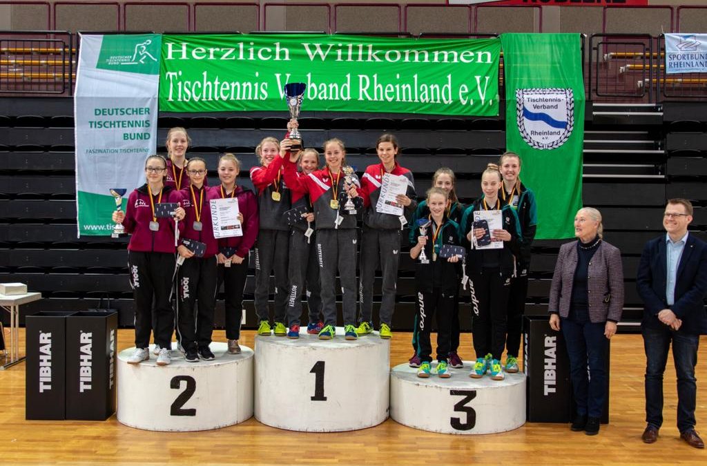 SCHÜLERINNEN-TEAM HOLT BRONZE