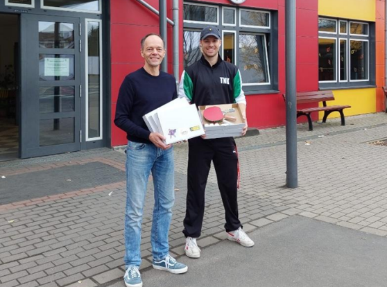 JEDEM KIND EINEN SCHLÄGER