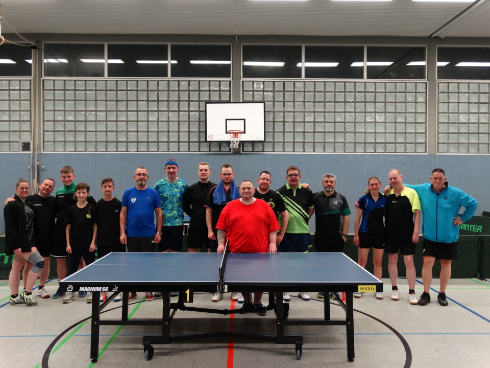 Die 16 Teilnehmenden des Finalturniers.