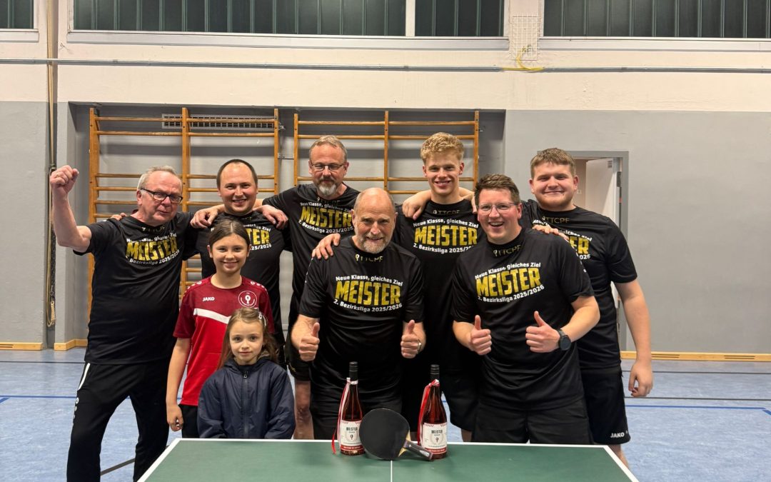 Meisterbilder: 2. Bezirksliga 1: TTC Petershagen/Friedewalde II; 1. Bezirksklasse 4: FC Stukenbrock