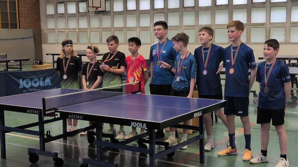 Jugend 13:  1. TSV Hahlen (Mitte)  2. TTC Mennighüffen (links)  3. TV Werther (rechts)