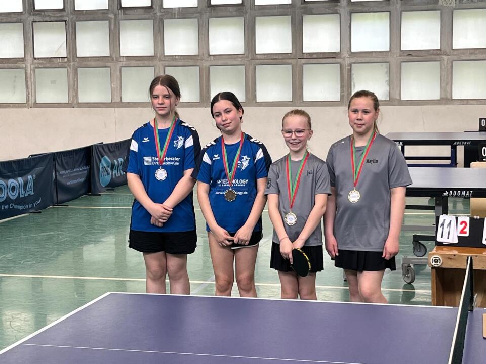 Mädchen 11: 1. TV Einigkeit Langenberg (rechts),  2. CVJM Wehrendorf (links)