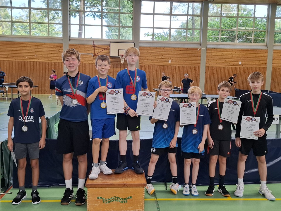 Jugend 15 Doppel (v.l.n.r.): Milan Allahib (TSVE), Hugo Schwerdt (ESV), Niklas Berendt, Jan Böckmann (beide TSVE), Janosch Grandi, Tino Neidhardt (beide BTG), Moritz Reinke, Max Wöhrmann (beide SV Gadderbaum)